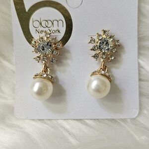 Bloom Gold and White Crystal Pearl Earrings